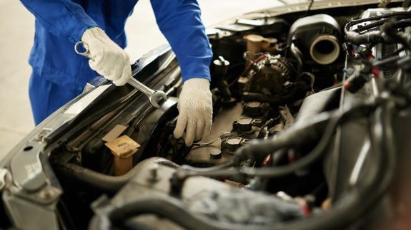  Mechanic for vehicle maintenance