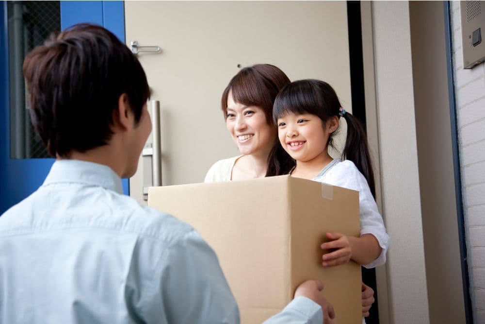 Mother and daughter who are pleased with the delivery