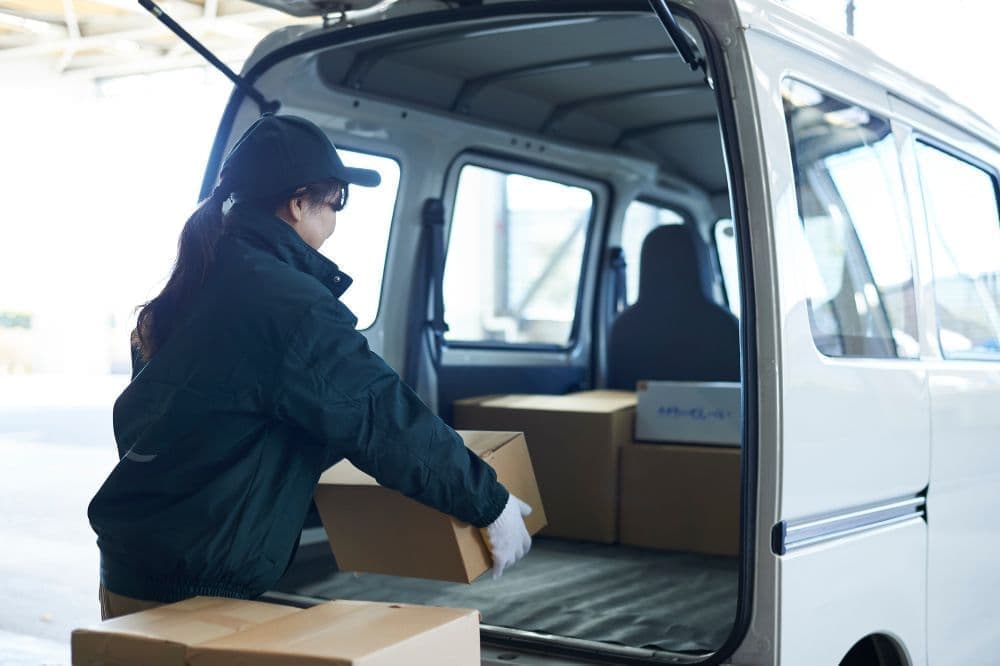 Load luggage into the delivery vehicle